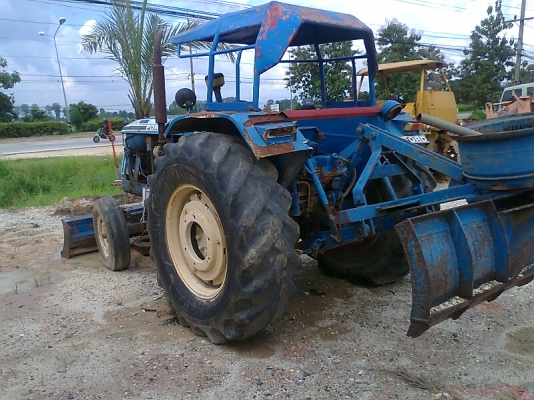 รถไถ (LEYLAND 170) เท่า FORD 6610 เครื่องดี ปั้มดี มีใบดันหน้า มีผานหลังแบบใบมีดเกรดดิน ตัดราคาเหลือ 1.2 แสนบาท.