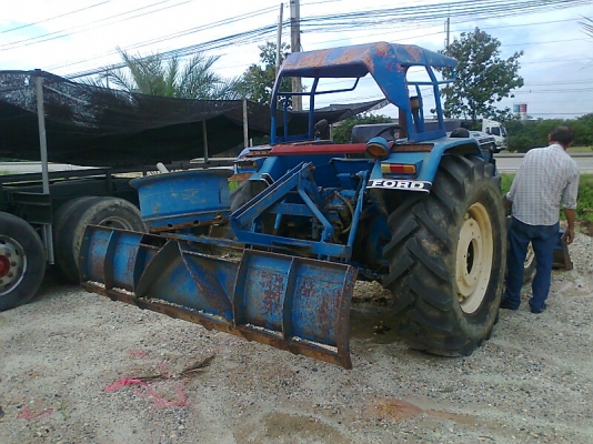 รถไถ (LEYLAND 170) เท่า FORD 6610 เครื่องดี ปั้มดี มีใบดันหน้า มีผานหลังแบบใบมีดเกรดดิน ตัดราคาเหลือ 1.2 แสนบาท.