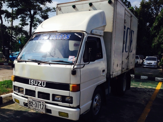 6ล้อเล็กครับ ขายถูกครับNKR จัดกันไปเลยครับวันนี้190000เอาไปเลย