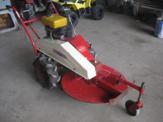 ขายรถตัดหญ้า SR-700 ROBIN 7.5แรงพร้อมใช้งาน