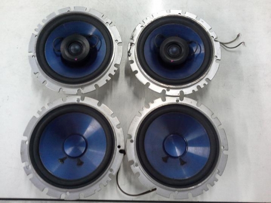 Alpine ขนาด 6.5 นิ้ว  แกนร่วมสามทาง  เสียงนุ่มๆเบสแน่น  ราคา 1190 บาท