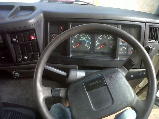 ขายเทเลอร์ VOLVO ปี48 250แรงม้า สภาพสวยพร้อมใช้ ราคาต่อรองได้ ติดต่อได้ที่คุณ อ๊อฟ พิจิตร 086-737-9991