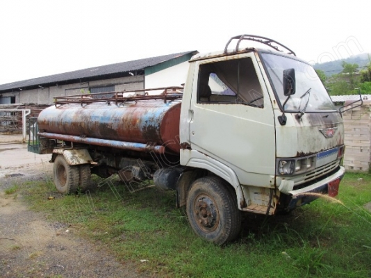 รถบรรทุก 6 ล้อบรรทุกน้ำ ยี่ห้ออีโน่ รุ่น FC