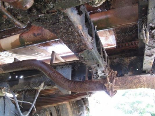 รถบรรทุก 6 ล้อบรรทุกน้ำ ยี่ห้ออีโน่ รุ่น FC