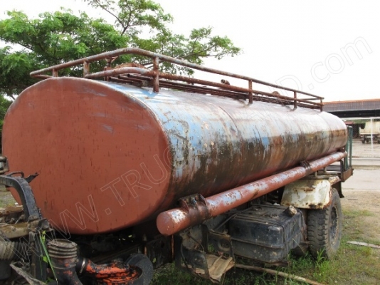 รถบรรทุก 6 ล้อบรรทุกน้ำ ยี่ห้ออีโน่ รุ่น FC