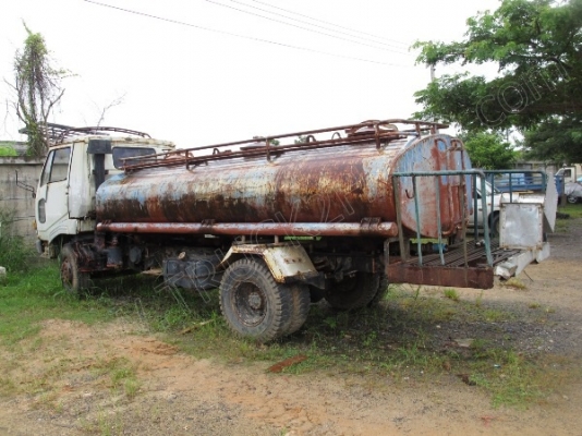 รถบรรทุก 6 ล้อบรรทุกน้ำ ยี่ห้ออีโน่ รุ่น FC