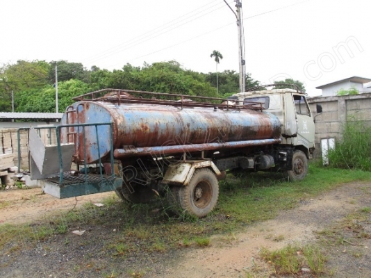 รถบรรทุก 6 ล้อบรรทุกน้ำ ยี่ห้ออีโน่ รุ่น FC