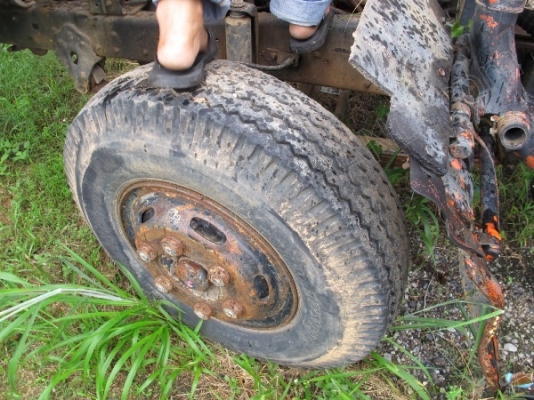 รถบรรทุก 6 ล้อบรรทุกน้ำ ยี่ห้ออีโน่ รุ่น FC