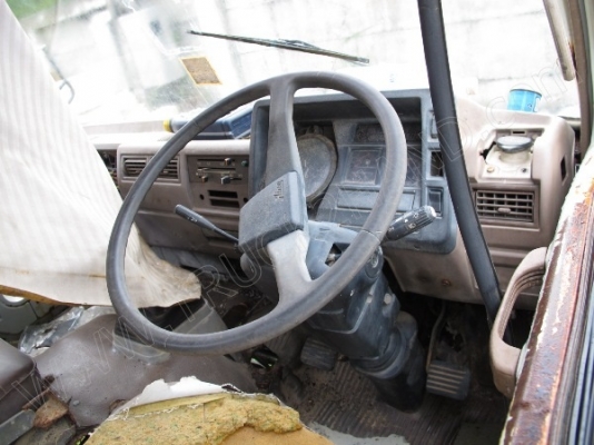 รถบรรทุก 6 ล้อบรรทุกน้ำ ยี่ห้ออีโน่ รุ่น FC