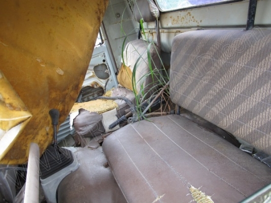 รถบรรทุก 6 ล้อบรรทุกน้ำ ยี่ห้ออีโน่ รุ่น FC