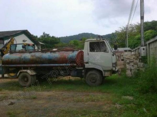 รถบรรทุก 6 ล้อบรรทุกน้ำ ยี่ห้ออีโน่ รุ่น FC