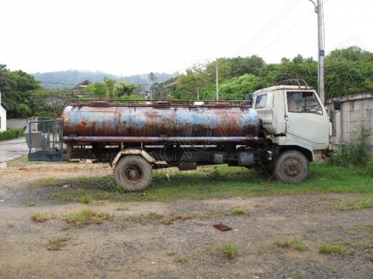 รถบรรทุก 6 ล้อบรรทุกน้ำ ยี่ห้ออีโน่ รุ่น FC