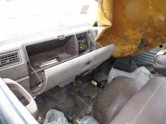 รถบรรทุก 6 ล้อบรรทุกน้ำ ยี่ห้ออีโน่ รุ่น FC