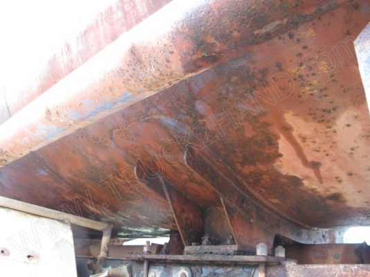 รถบรรทุก 6 ล้อบรรทุกน้ำ ยี่ห้ออีโน่ รุ่น FC