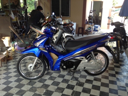 ขาย!!!เวฟ125ไอตัวใหม่ สต๊าทมือ ปี55 รถเครื่องดีคับ มีเล่มทะเบียนครบ ภาษีไม่หมด