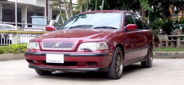 volvo v40