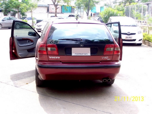 volvo v40