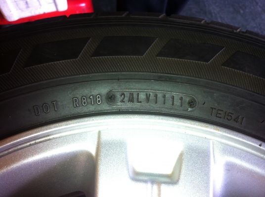 ขายแม็กพร้อมยางเชพ 215/70/15 ปี2011ดอกหนาๆสวยๆ ขายแม็กพร้อมยางเชพ 215/70/15 ปี2011ดอกหนาๆสวยๆ
