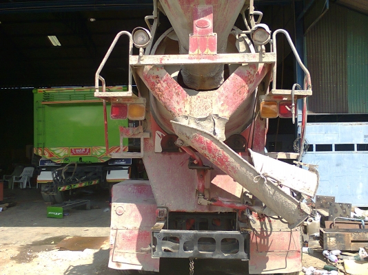 HINO MEGA ติดโม่ปูน 2.5 คิว