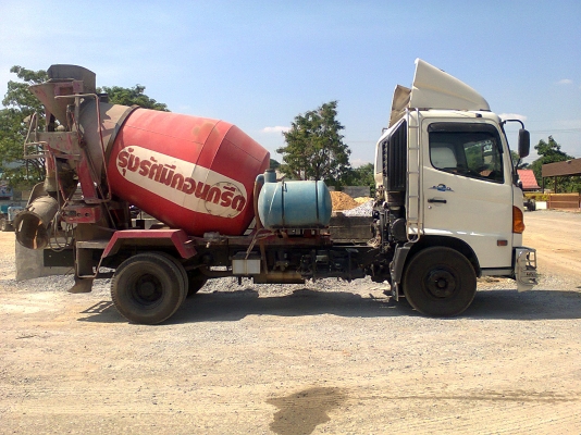 HINO MEGA ติดโม่ปูน 2.5 คิว