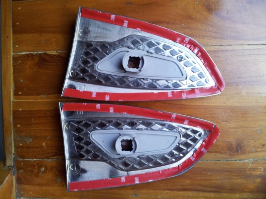 ขาย ครอบไฟแก้ม ไฟเลี้ยว แท้ มากับรถไททั่น ติดลายเคฟล่า