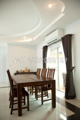 บ้านเดี่ยวหรู High Class สวยมาก พร้อมสิ่งอำนวยความสะดวก อยู่หัวหิน ซอย 112 หมู่บ้านดุสิตา บนพื้นที่่ 120 ตรว.ก่อสร้าง และตกแต่งด้วยวัสดุเกรดA มี 3ห้องนอน 3ห้องน้ำ ห้องครัวใหญ่ ห้องนั่งเล่น สนามหญ้า ระเบียง ที่จอดรถ รับรองเห็นแล้วต้องชอบแน่นอน บ้านเดี่ยวหรู High Class สวยมาก พร้อมสิ่งอำนวยความสะดวก อยู่หัวหิน ซอย 112 หมู่บ้านดุสิตา บนพื้นที่่ 120 ตรว.ก่อสร้าง และตกแต่งด้วยวัสดุเกรดA มี 3ห้องนอน 3ห้องน้ำ ห้องครัวใหญ่ ห้องนั่งเล่น สนามหญ้า ระเบียง ที่จอดรถ รับรองเห็นแล้วต้องชอบแน่นอน