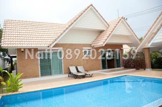 บ้านเดี่ยวหรู High Class สวยมาก พร้อมสิ่งอำนวยความสะดวก อยู่หัวหิน ซอย 112 หมู่บ้านดุสิตา บนพื้นที่่ 120 ตรว.ก่อสร้าง และตกแต่งด้วยวัสดุเกรดA มี 3ห้องนอน 3ห้องน้ำ ห้องครัวใหญ่ ห้องนั่งเล่น สนามหญ้า ระเบียง ที่จอดรถ รับรองเห็นแล้วต้องชอบแน่นอน