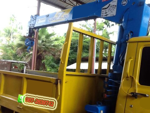 รถบรรทุก 6 ล้อ  ขนาดใหญ่ติดเครน ตัวรถ NISSAN