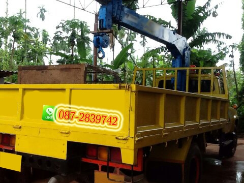 รถบรรทุก 6 ล้อ  ขนาดใหญ่ติดเครน ตัวรถ NISSAN