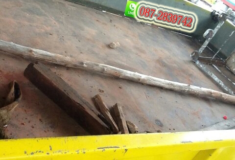 รถบรรทุก 6 ล้อ  ขนาดใหญ่ติดเครน ตัวรถ NISSAN