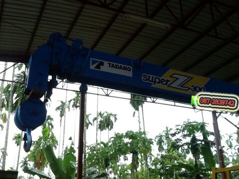 รถบรรทุก 6 ล้อ  ขนาดใหญ่ติดเครน ตัวรถ NISSAN