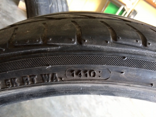 ขาย ยาง 225/235/35/19  มี2ชุดเอาไปสำลองใช้ได้ขายเส้นละ750.-