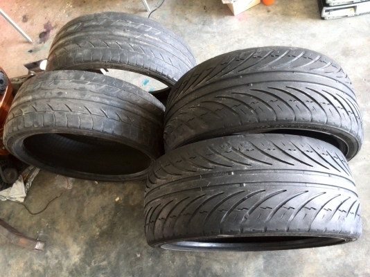 ขาย ยาง 225/235/35/19  มี2ชุดเอาไปสำลองใช้ได้ขายเส้นละ750.-