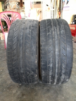 ขาย ยาง 225/235/35/19  มี2ชุดเอาไปสำลองใช้ได้ขายเส้นละ750.-