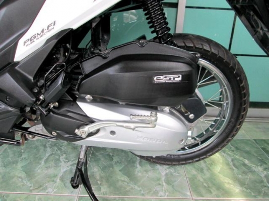 CLICK 125 i  สี ขาวเทา สีสวยสะอาดตา ไมล์ 5 พันโล  ฟรีค่าโอน  31900