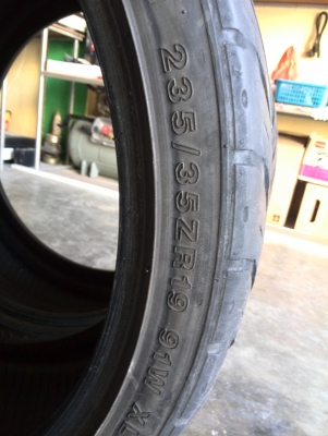 ขาย ยาง 225/235/35/19  มี2ชุดเอาไปสำลองใช้ได้ขายเส้นละ750.-