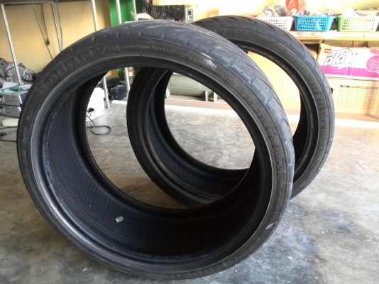 ขาย ยาง 225/235/35/19  มี2ชุดเอาไปสำลองใช้ได้ขายเส้นละ750.-