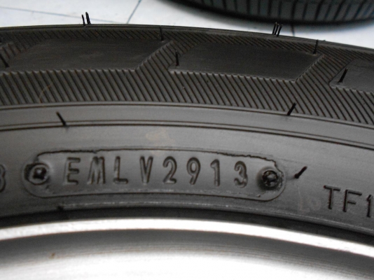 ขายล้อกระทะ Isuzu d-max พร้อมยาง Dunlop 215/70/15 ปี 13 ถอดป้ายแดง/ใส่-ถ่วงฟรีค่ะ