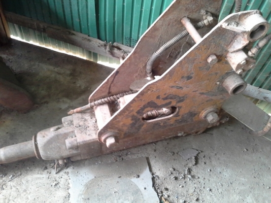 ขายแบคโฮ KOMATSU PC100-2 สภาพใช้งานได้เลย แถมหัวเจาะคอนกรีต