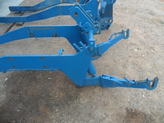 ขายชุดไฮดรอลิกแขนยกหน้ารถไถฟอร์ด 10S ขนาดใหญ่ โครงสร้างแข็งแรง กระบอกไฮดรอลิกคู่ใหญ่