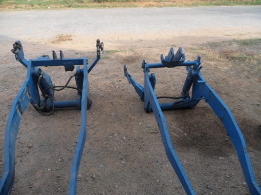 ขายชุดไฮดรอลิกแขนยกหน้ารถไถฟอร์ด 10S ขนาดใหญ่ โครงสร้างแข็งแรง กระบอกไฮดรอลิกคู่ใหญ่