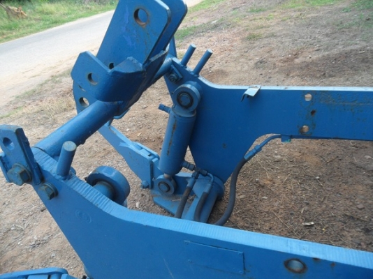 ขายชุดไฮดรอลิกแขนยกหน้ารถไถฟอร์ด 10S ขนาดใหญ่ โครงสร้างแข็งแรง กระบอกไฮดรอลิกคู่ใหญ่