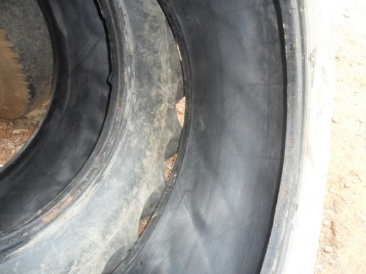 ขายแล้ว ขอบคุณพี่มาลัย มากครับ ยางหลังรถไถถอด\% 18.4-30 ไฟร์สโตน ยางสวยดอกสูงๆ คู่ละ26,000บาท.