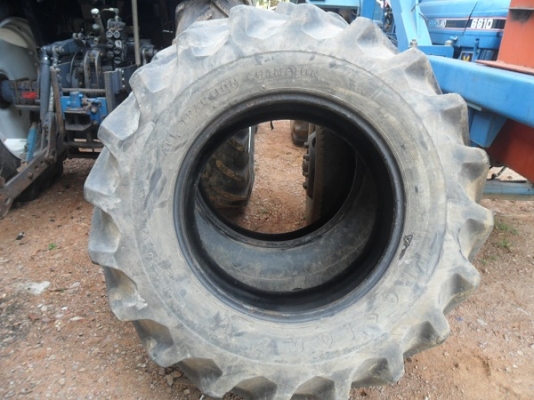 ขายแล้ว ขอบคุณพี่มาลัย มากครับ ยางหลังรถไถถอด\% 18.4-30 ไฟร์สโตน ยางสวยดอกสูงๆ คู่ละ26,000บาท.