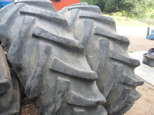 ขายแล้ว ขอบคุณพี่มาลัย มากครับ ยางหลังรถไถถอด\% 18.4-30 ไฟร์สโตน ยางสวยดอกสูงๆ คู่ละ26,000บาท.