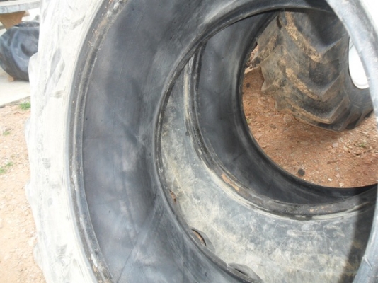 ขายแล้ว ขอบคุณพี่มาลัย มากครับ ยางหลังรถไถถอด\% 18.4-30 ไฟร์สโตน ยางสวยดอกสูงๆ คู่ละ26,000บาท.