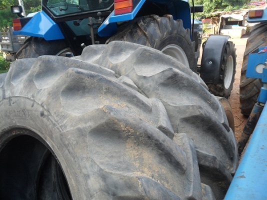 ขายแล้ว ขอบคุณพี่มาลัย มากครับ ยางหลังรถไถถอด\% 18.4-30 ไฟร์สโตน ยางสวยดอกสูงๆ คู่ละ26,000บาท.