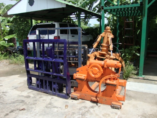 ++++ ขายด่วน !!!  ราคาถูก ๆ  ฮิ้งค์  ตัวหมุน  ตัวหนีบ เสา 4 เมตร  โคมัสซุ + โตโยต้า + มิตซูบิชิ