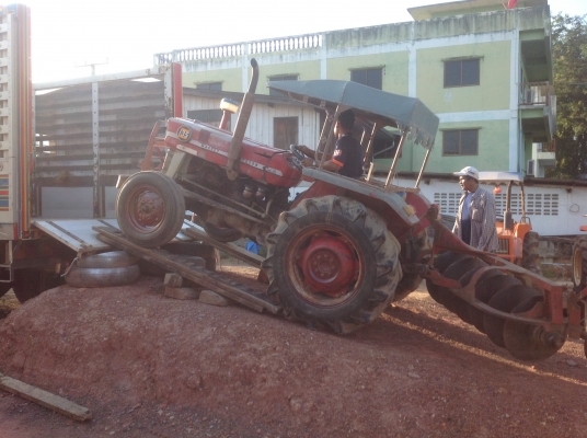 ปัญญาแทรคเตอร์มาแล้ว...จัดมา เมสซี่ 135 พร้อม  ผาน6