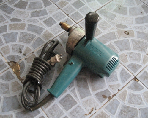 เครื่องขัดเงา ยี่ห้อ makita รุ่น 9218BL ขนาด 7" 860 วัตต์